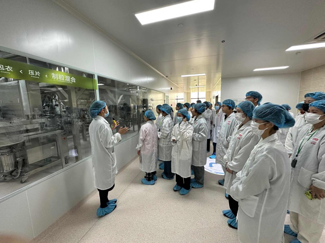 馬克思主義學(xué)院珠澳特色思政大講堂 赴湯臣倍健實(shí)踐學(xué)習(xí)探索互聯(lián)網(wǎng)文化新路徑